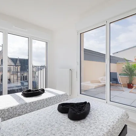 Apartment La Terrasse De L'eglise, Paris Center & Eurostar 15 Mn, Brand New Duplex With Terrasse, Balcony, 2 Bathrooms, Parking, Saint-Denis (Seine-Saint-Denis)